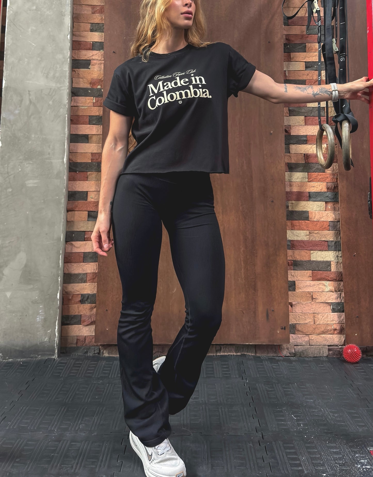 Camiseta CF Made in Colombia Negra Mujer