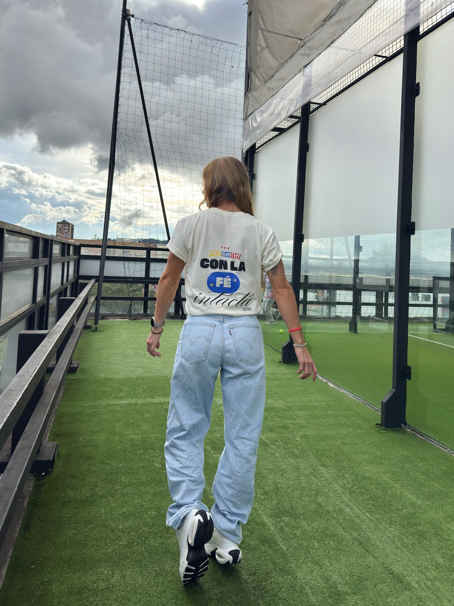 Camiseta CF Colombia 🇨🇴 con la fe intacta vainilla Mujer