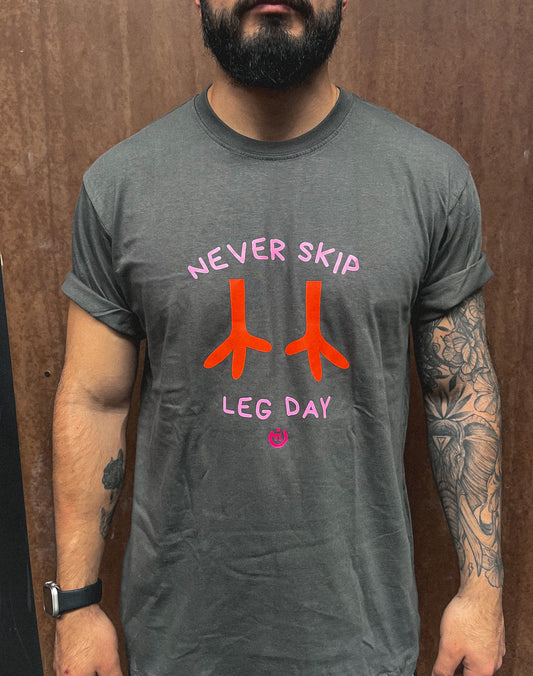 Camiseta CF NEVER SKIP LEG DAY GRIS